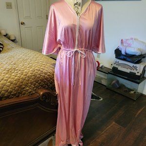 Vintage Vanity Fair Pink Nightgown 💗